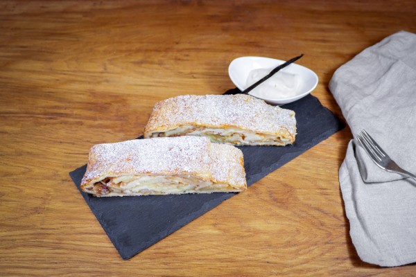 Apfelstrudel mit Vanillesauce